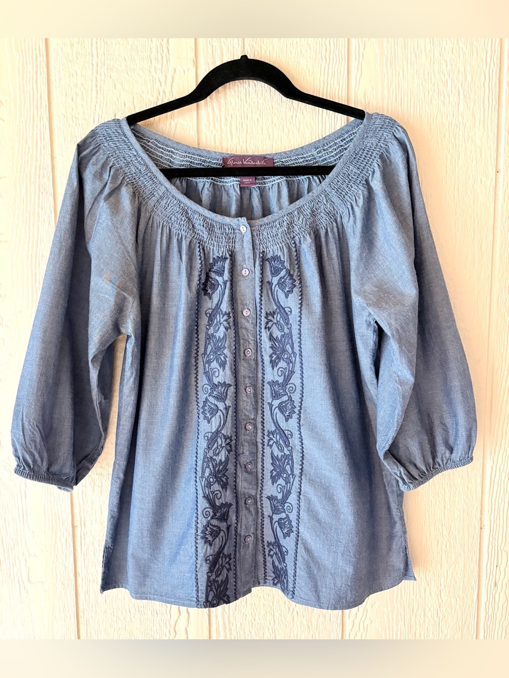 Gloria Vanderbilt Chambray Blue Embroidered Peasant Blouse Boho Top M